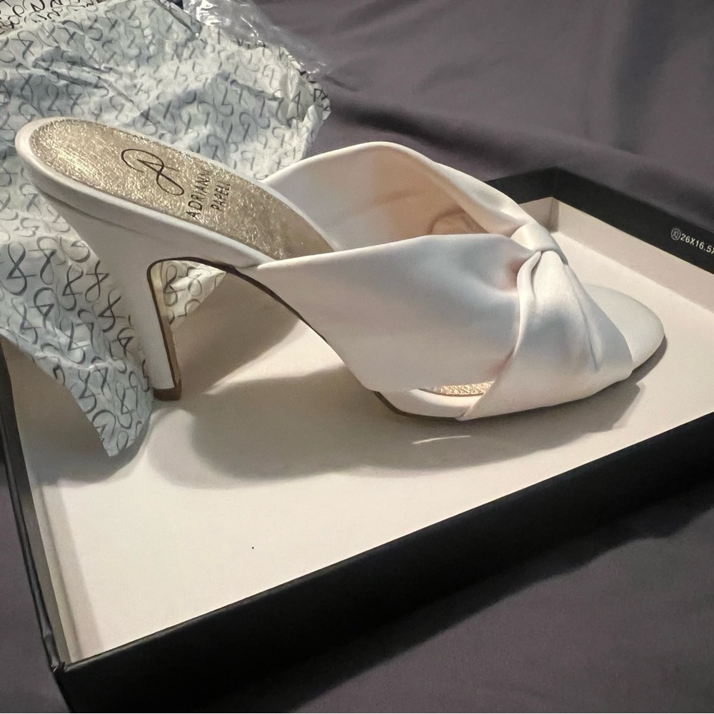 Adrianna Papell Florette Satin Heels in Ivory. Size 7.5.